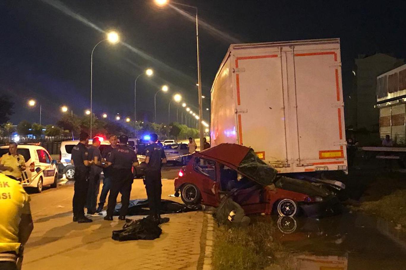 Su birikintisi kazaya neden oldu: 2 ölü